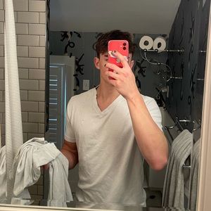 2 pack American eagle white v-neck tee shirt